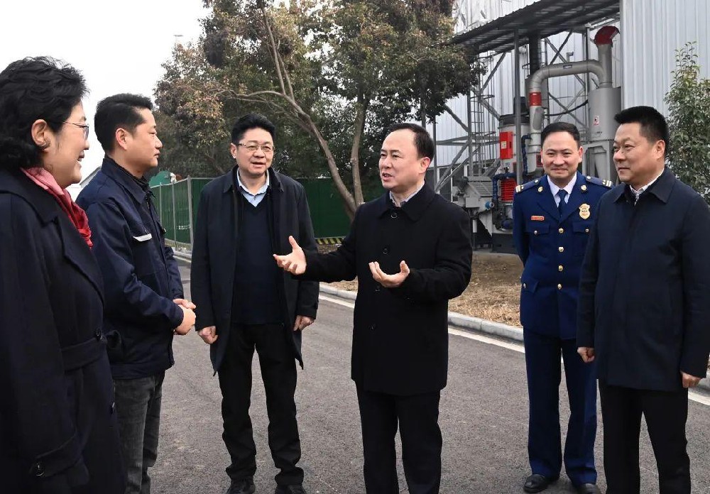 市領(lǐng)導(dǎo)到徐州金澄節(jié)前安全生產(chǎn)檢查并慰問(wèn)一線(xiàn)員工